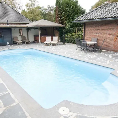 18 Pers. Wellness Bungalow Hotel Voorthuizen