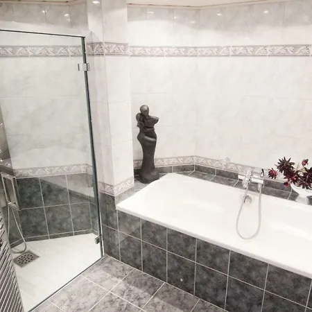 18 Pers. Wellness Bungalow Hotel Voorthuizen